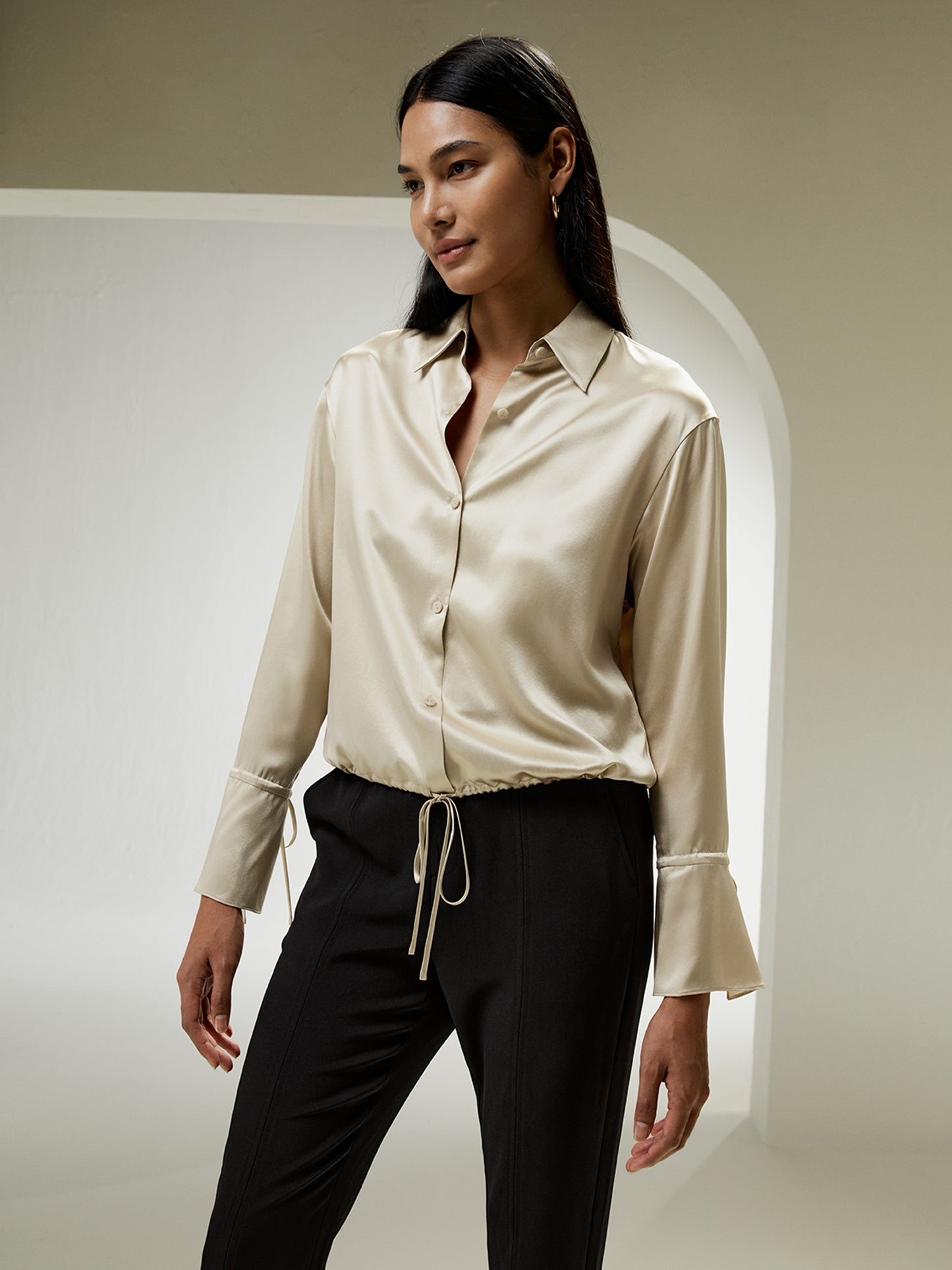 Blouse en soie avec cordon de serrage