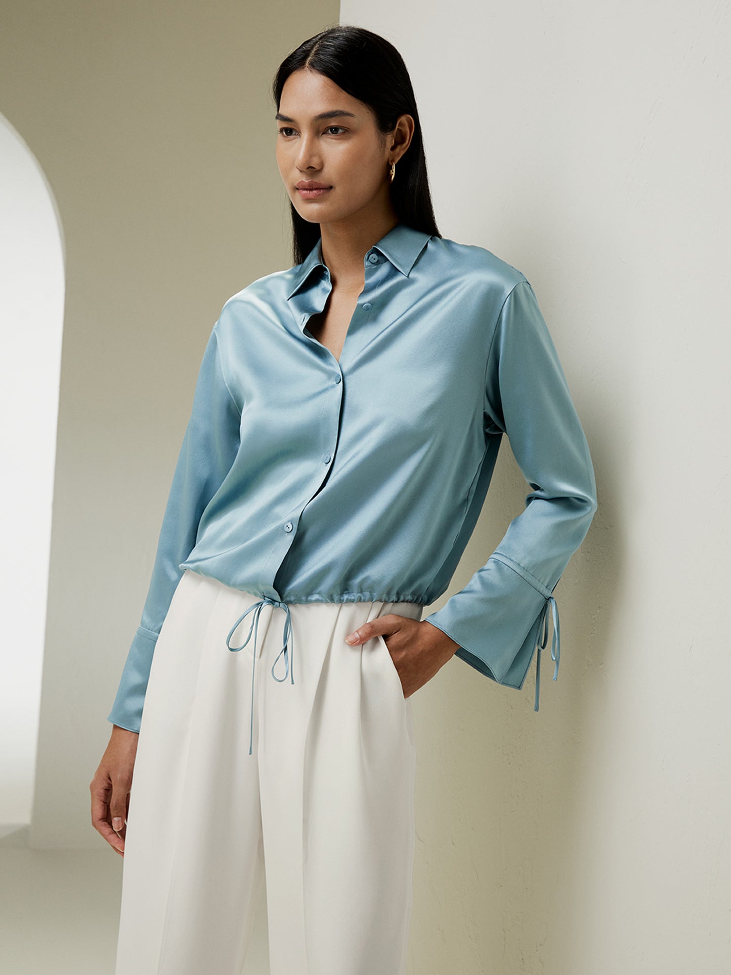Blouse en soie avec cordon de serrage