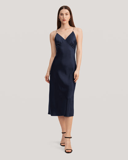 Robe en soie élégante à col en V avec perle