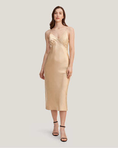Robe en soie élégante à col en V avec perle